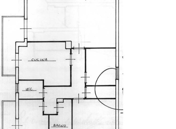 VENDESI APPARTAMENTO 4 PIANO VIA GIACALONE